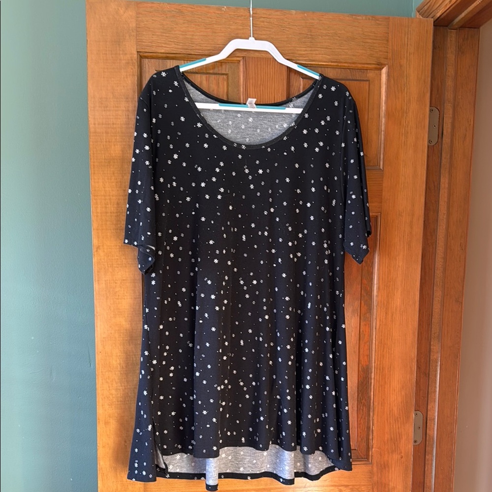 Black Polka Dot & flower, Women's swing top